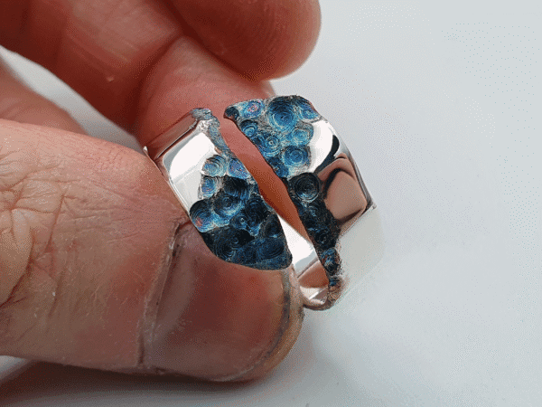 celestia-6 oxidised blue silver ring with swirling texture – front view