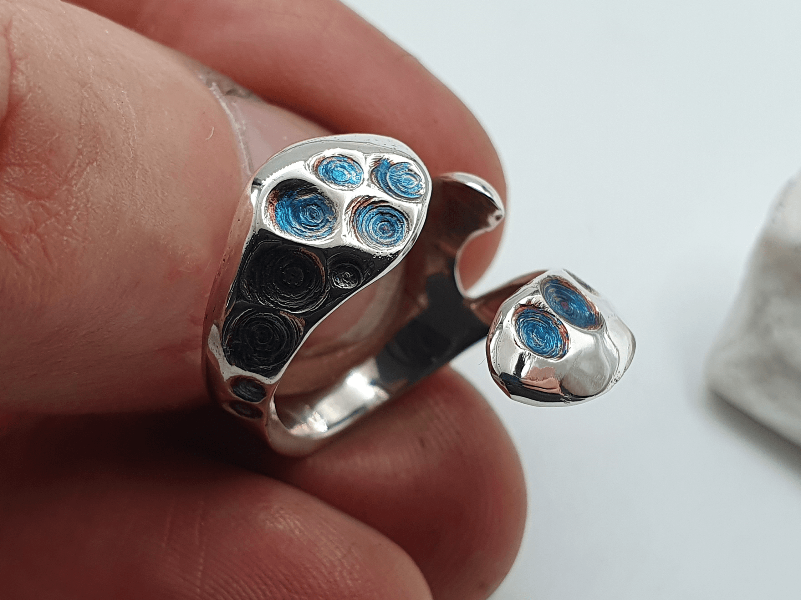 dive-1 handmade silver ring featuring branching arms and iridescent patina