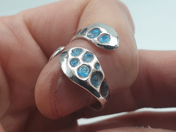 dive-4 Cephala ring – silver ring with asymmetric open design and oxidised spirals