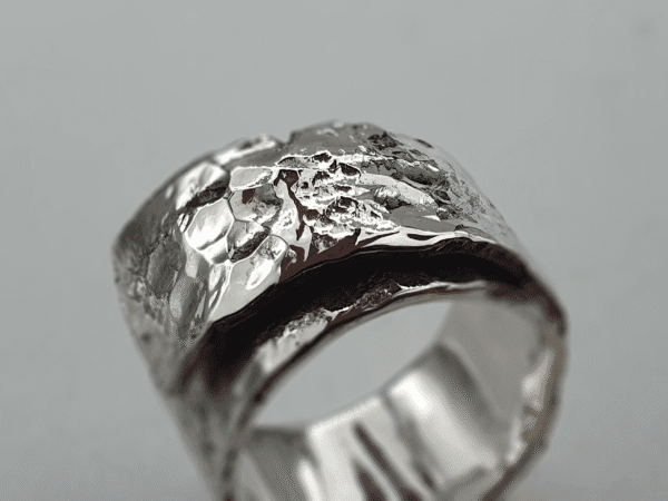wraparound sterling silver ring with hammered surface and fluid design Eon Arc – symbolic silver ring marking journeys that return home