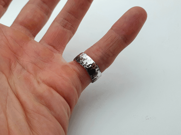 onyxian-4 Artisan sterling silver ring with contrasting oxidised and polished finishes