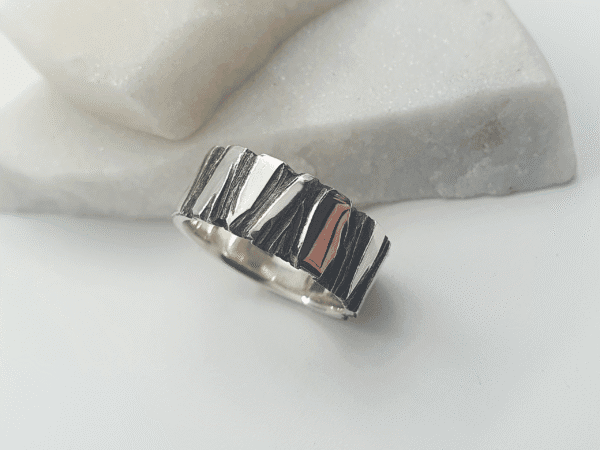 oxidised-silver-ring-fractur-front handcrafted sterling silver ring with polished and oxidised contrast