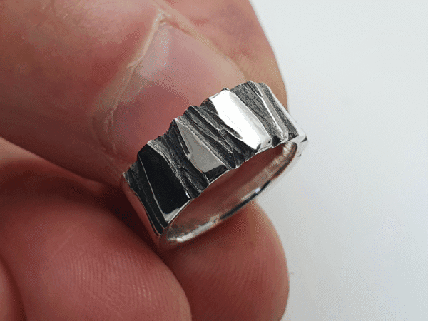 oxidised-silver-ring-fractur-held artisan silver ring with oxidised fault-line design